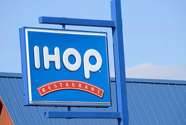 IHOP (International House of Pancakes) "Royal Oak, Michigan, USA - February 28, 2012: The IHOP (International House of Pancakes) on Woodward in Royal Oak, Michigan. Founded in California in 1958, IHOP is a nationwide chain of casual dining restaurants with over 32,000 employees." Ihop stock pictures, royalty-free photos & images