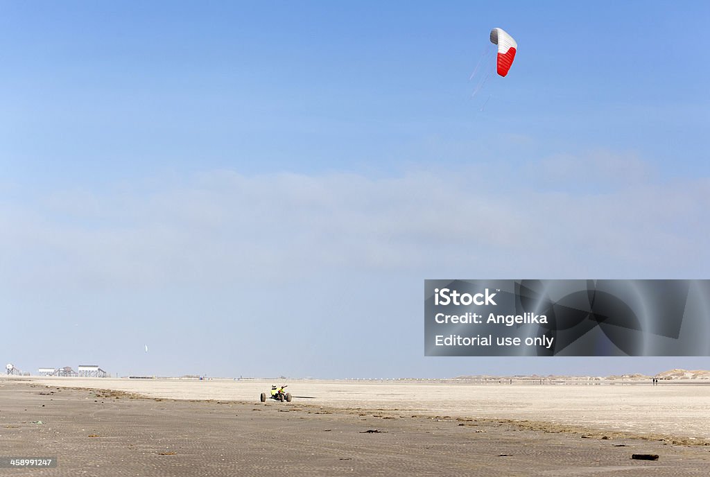 Kitebuggy na praia, Sankt Peter-Ording, Alemanha - Foto de stock de Alemanha royalty-free