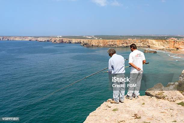 Cliff Top Pesca - Fotografie stock e altre immagini di Adulto - Adulto, Algarve, Ambientazione esterna