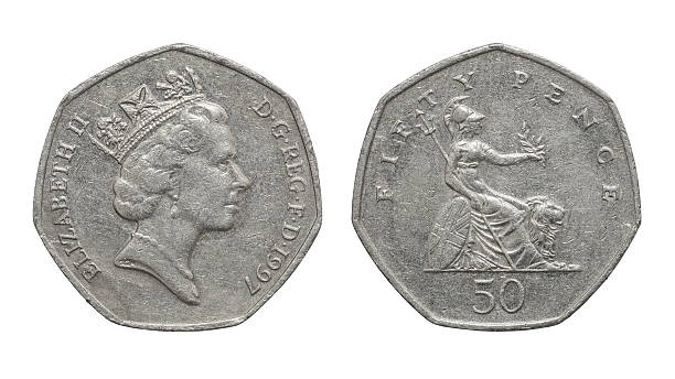 fünfzigpencestück isoliert - british coin coin uk british currency stock-fotos und bilder
