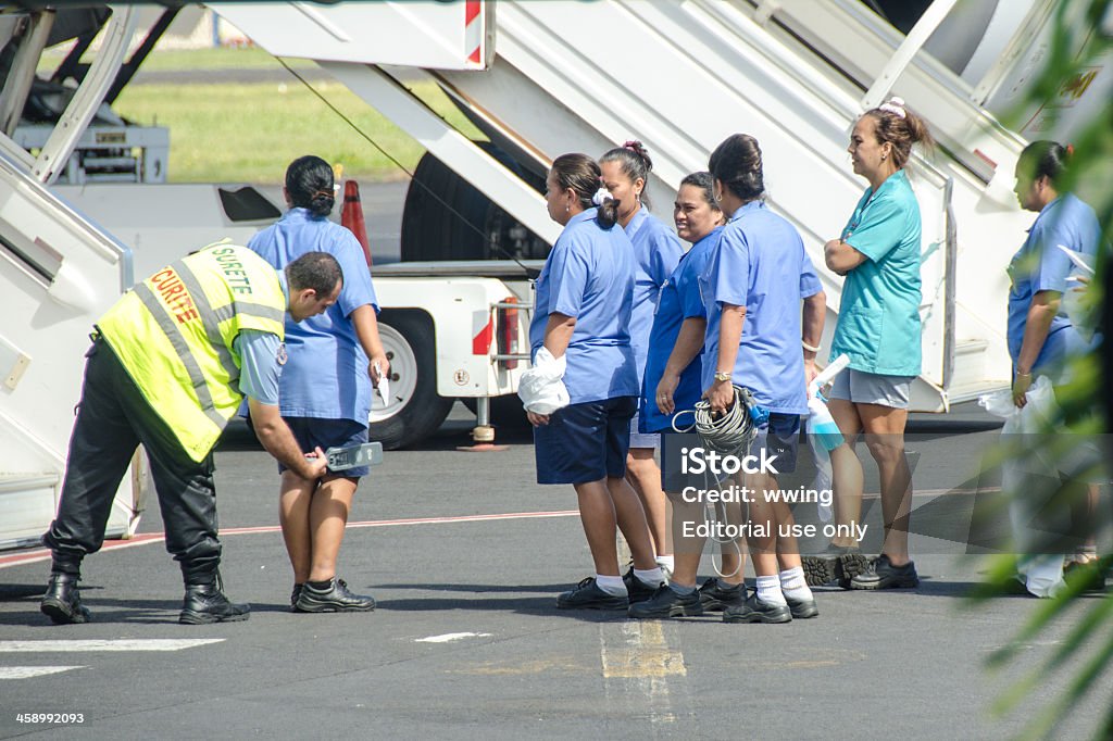 Papeete Aeroporto di sicurezza personale - Foto stock royalty-free di Addetto alle pulizie