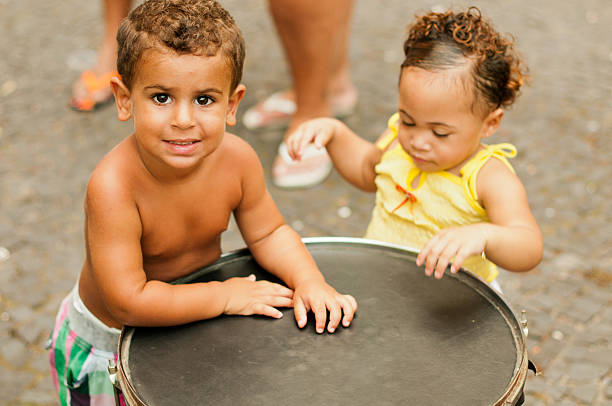 brasil, as crianças do rio de janeiro - rythm - fotografias e filmes do acervo