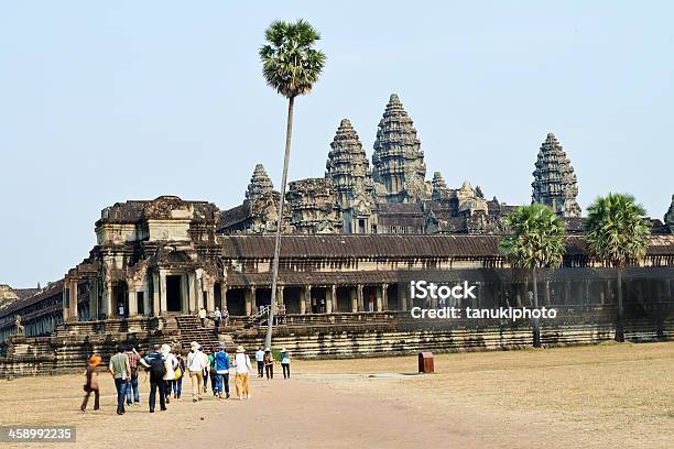 Photo libre de droit de Tourisme À Angkor Wat banque d'images et plus d'images libres de droit de Angkor - Angkor, Angkor Wat, Antique