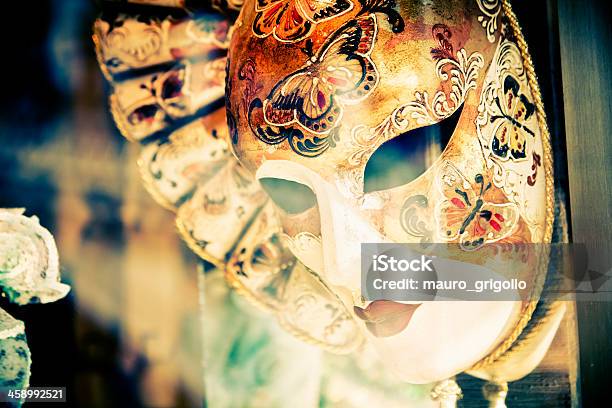 Máscara De Carnaval Em Uma Loja - Fotografias de stock e mais imagens de Ao Ar Livre - Ao Ar Livre, Arte, Arte e Artesanato - Arte visual