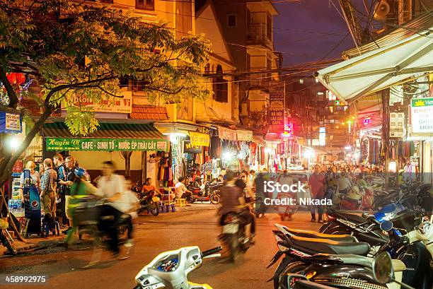 Calles De Hanoi Vietnam Foto de stock y más banco de imágenes de Hanoi - Hanoi, Farola, Mercado nocturno