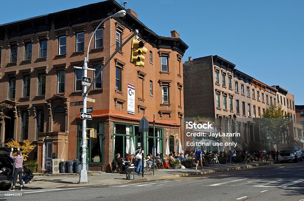 Ludzie w świeżym powietrzu tabeli restauracji, Brooklyn, New York City - Zbiór zdjęć royalty-free (Brooklyn - Nowy Jork)