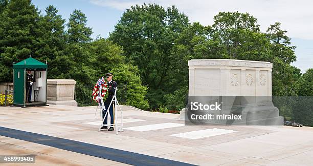 화환 알을 At 무명용사의 알 수 없는 병정 Arlington Virginia 관광에 대한 스톡 사진 및 기타 이미지 - 관광, 군대, 군복