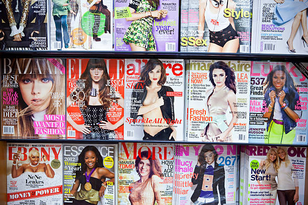 pile de magazines # 6 xxxl - magazine rack news stand day usa photos et images de collection