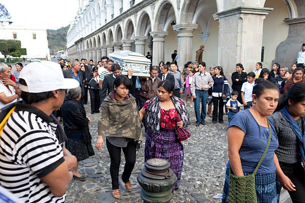 tradicional guatemalteco funeral - editorial guatemalan culture women history - fotografias e filmes do acervo