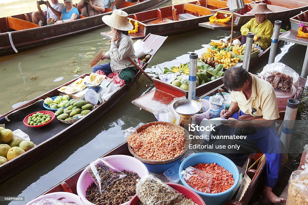 Mercado Flutuante de Damnoen Saduak - Foto de stock de Mercado Flutuante royalty-free