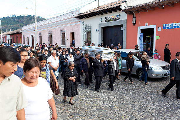 tradicional guatemalteco funeral - editorial guatemalan culture women history - fotografias e filmes do acervo
