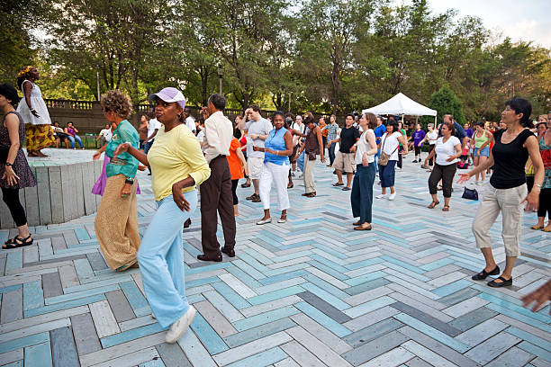 chicago dance festival d'été - music loop photos et images de collection