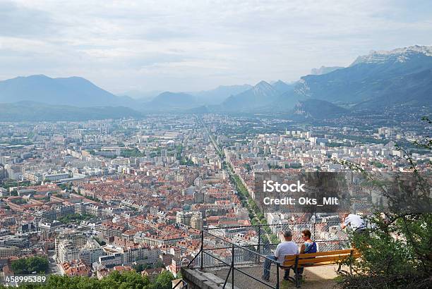 Bird S Eye View Di Grenoble Con I Turisti - Fotografie stock e altre immagini di Grenoble - Grenoble, Veduta aerea, Ammirazione