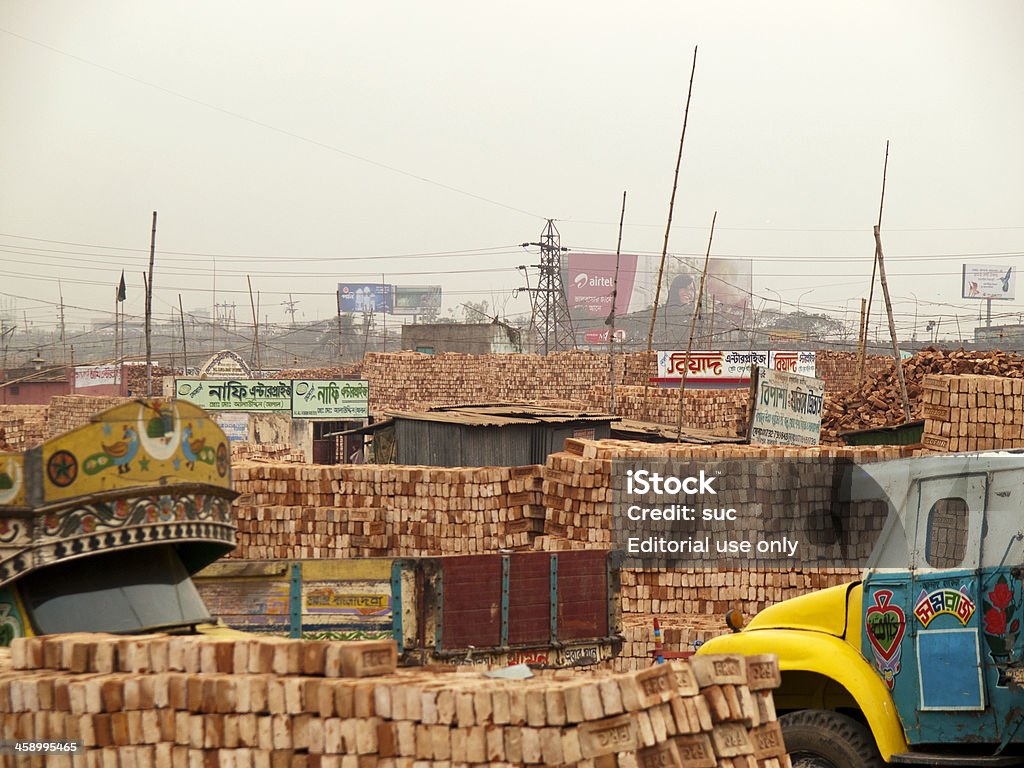 Inúmeras campos de tijolos em Bangladesh - Foto de stock de Bangladesh royalty-free