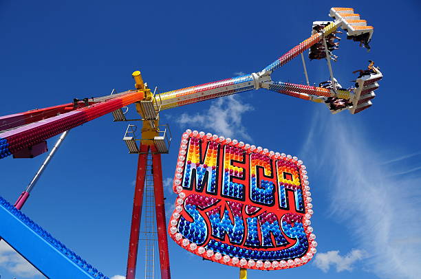 mega swing ride, jersey. - carnival spinning built structure frame zdjęcia i obrazy z banku zdjęć