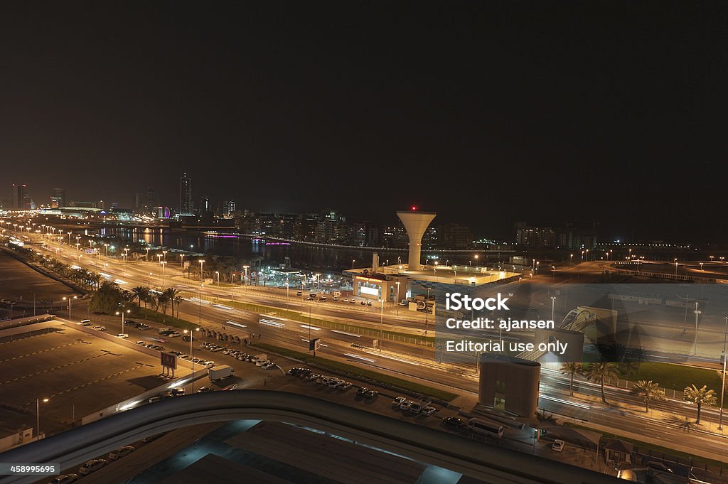 La ville de manama, à Bahreïn, de nuit - Photo de Appartement libre de droits