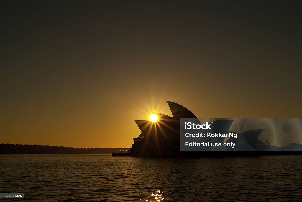 Teatro de la ópera de Sydney al atardecer - Foto de stock de Agua libre de derechos