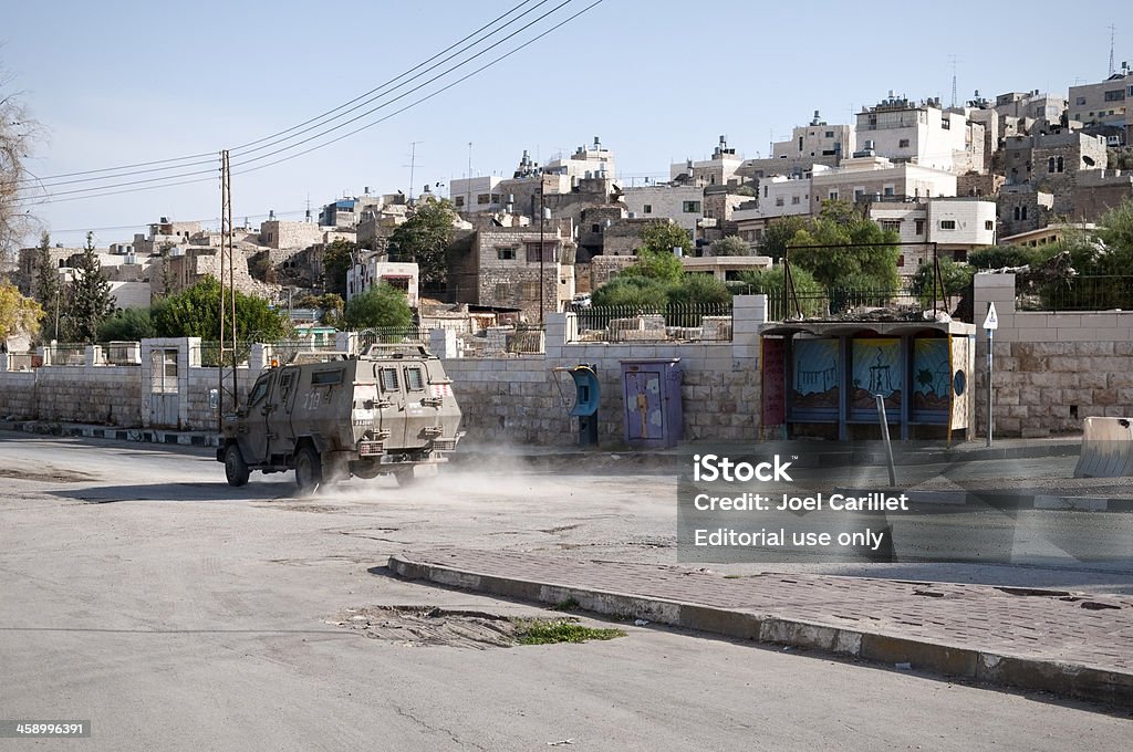 Exército Israelita veículo em Shuhada Street em Hebron - Royalty-free Al-Shuhada Street Foto de stock