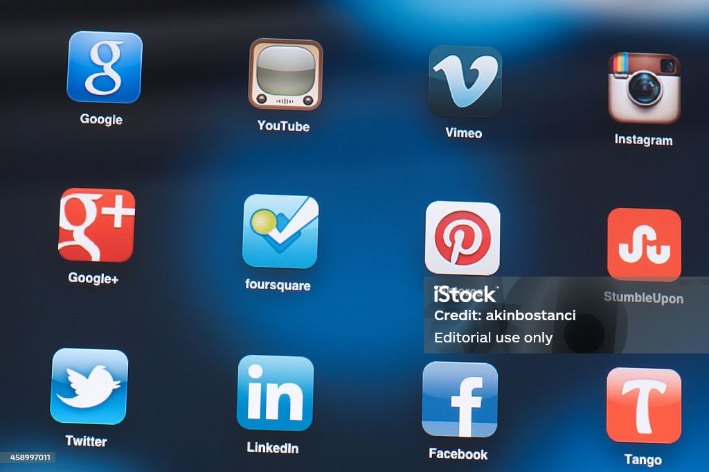 Aplicaciones de redes sociales en pantalla del iPad - Foto de stock de Aplicación para móviles libre de derechos