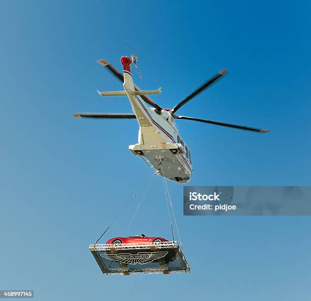 Helikopter Transportu Austin Martin Vanquish Samochód Sportowy - zdjęcia stockowe i więcej obrazów Lądowisko dla śmigłowców