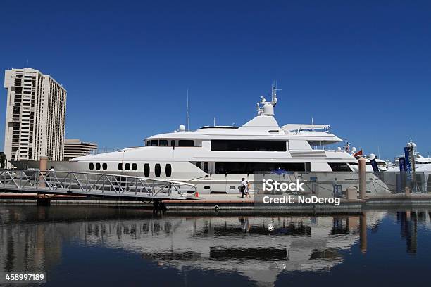 Iate Ancorados Na Marina - Fotografias de stock e mais imagens de Salão náutico - Salão náutico, West Palm Beach, Condado de Palm Beach