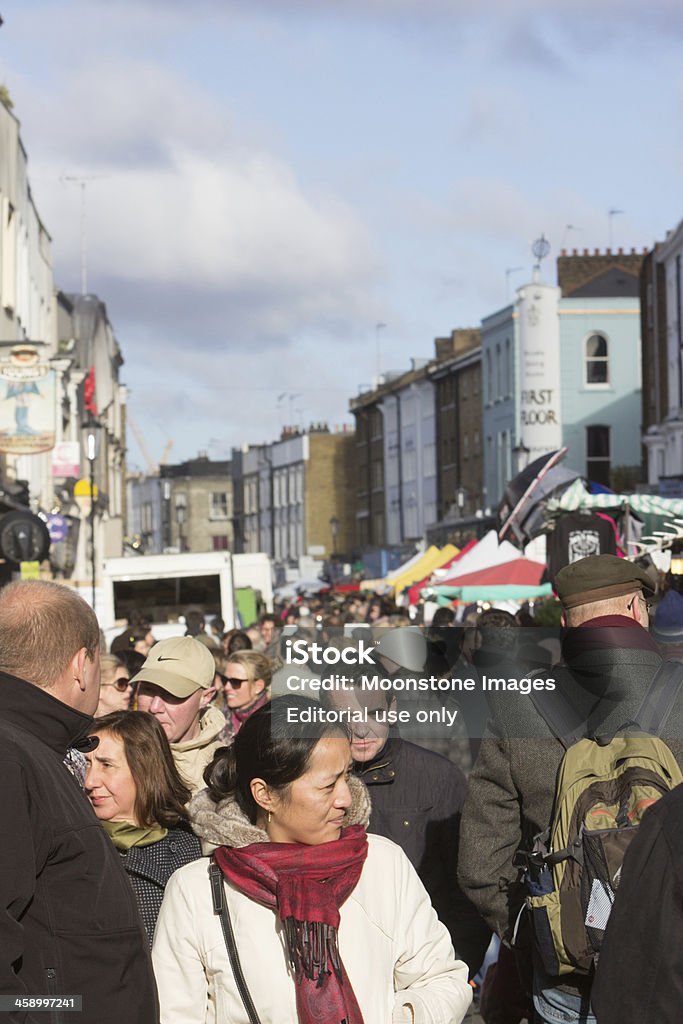 Il mercato di Portobello Road a Notting Hill, Londra - Foto stock royalty-free di Ambientazione esterna