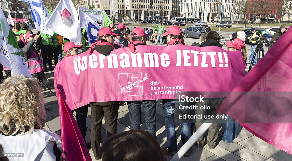 Demonstracja i unijnych Strajk działania w języku niemieckim usług publicznych - Zbiór zdjęć royalty-free (Niemiecki związek zawodowy Verdi)