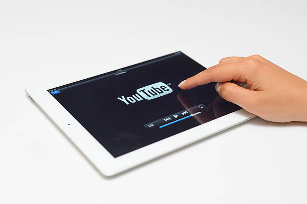 youtube sul nuovo ipad 3 - youtube sign ipad editorial foto e immagini stock