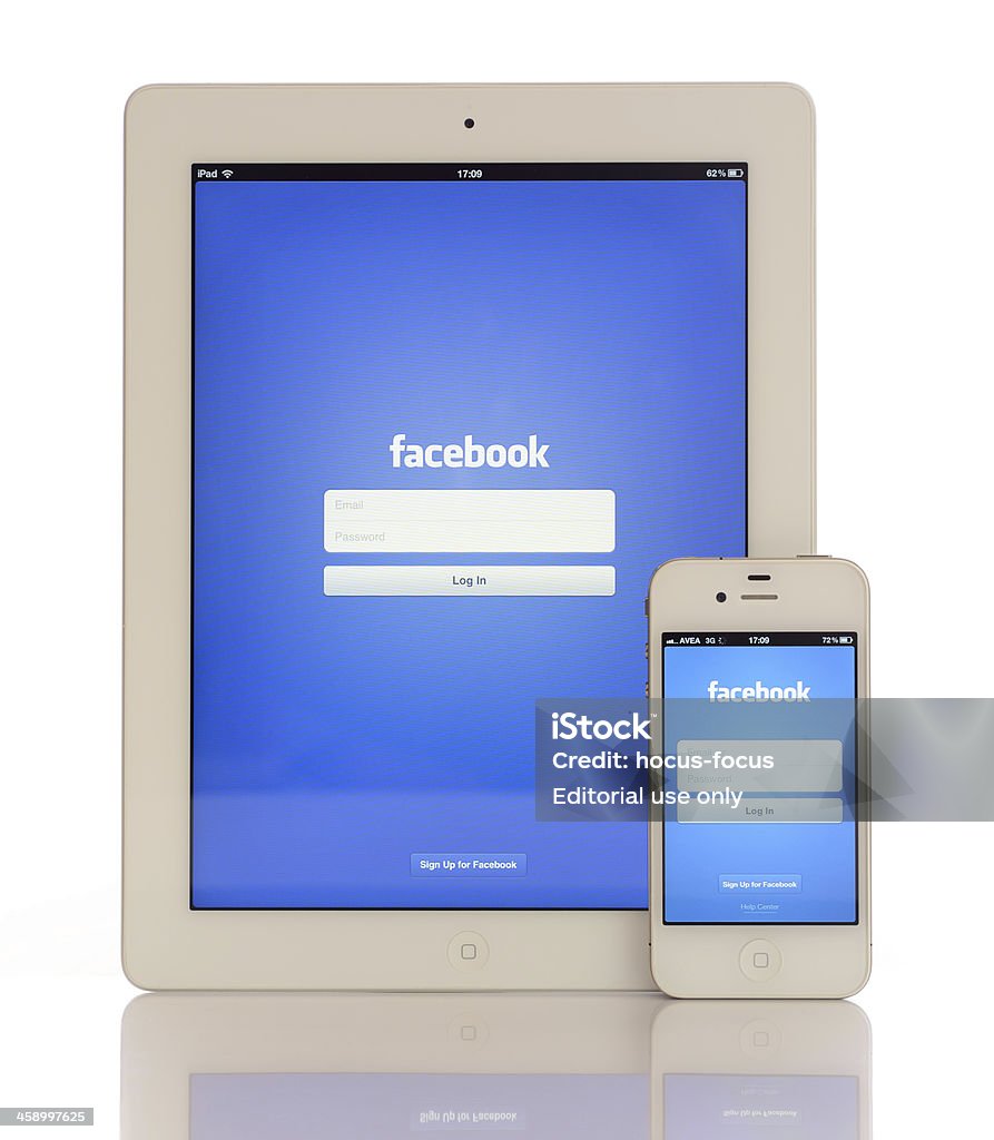Facebook na iPad 3 & iPhone 4 - Zbiór zdjęć royalty-free (Aparat fotograficzny)
