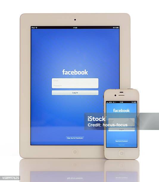 Facebook Na Ipad 3 Iphone 4 - zdjęcia stockowe i więcej obrazów Aparat fotograficzny - Aparat fotograficzny, Aplikacja mobilna, Apple Computers