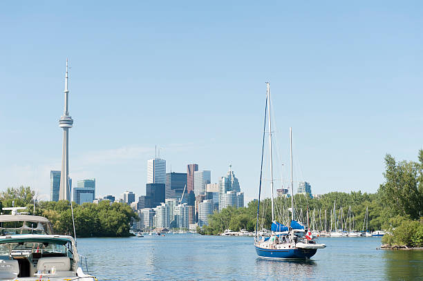 visto dal centro di toronto, the island - toronto lovelocal ontario canada foto e immagini stock