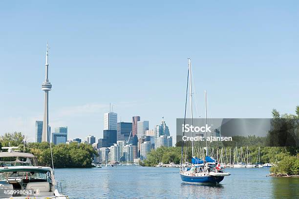 トロントのダウンタウンから見た島 - CNタワーのストックフォトや画像を多数ご用意 - CNタワー, オフィスビル, カナダ