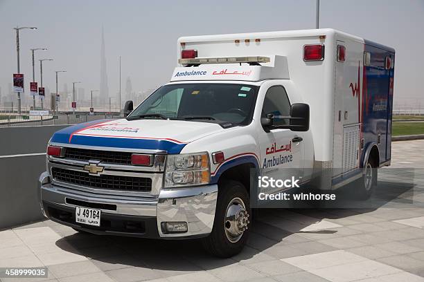 Ambulancia En Dubai Foto de stock y más banco de imágenes de Ambulancia - Ambulancia, Emiratos Árabes Unidos, Accidentes y desastres