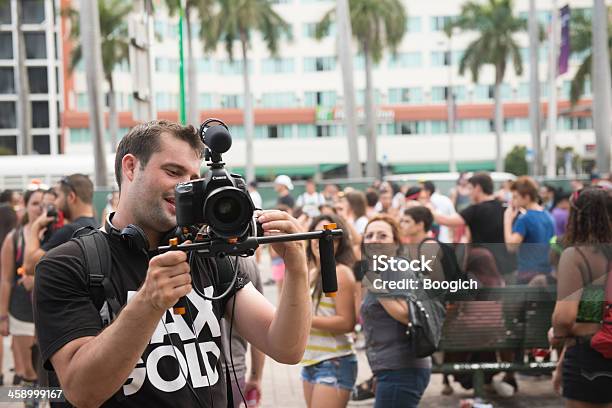 Foto de Canon Vídeo Dslr Fotógrafo e mais fotos de stock de Grafite - Produção artística - Grafite - Produção artística, Miami, 2013