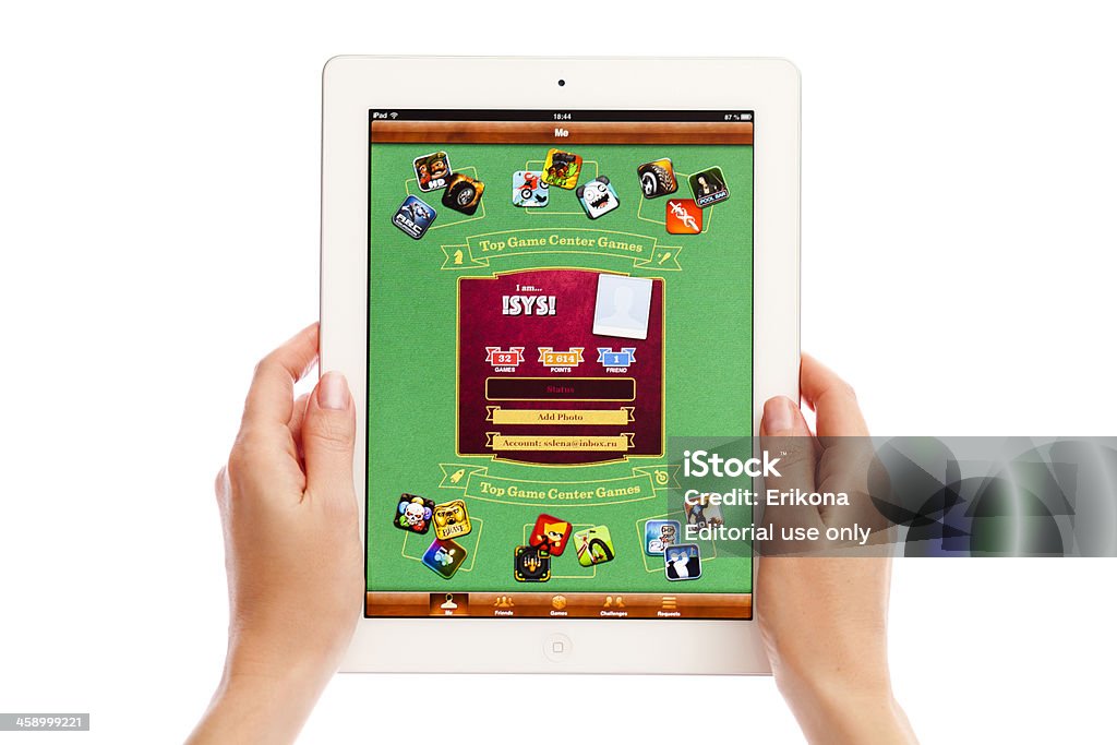 Game Center su iPad - Foto stock royalty-free di Adulto