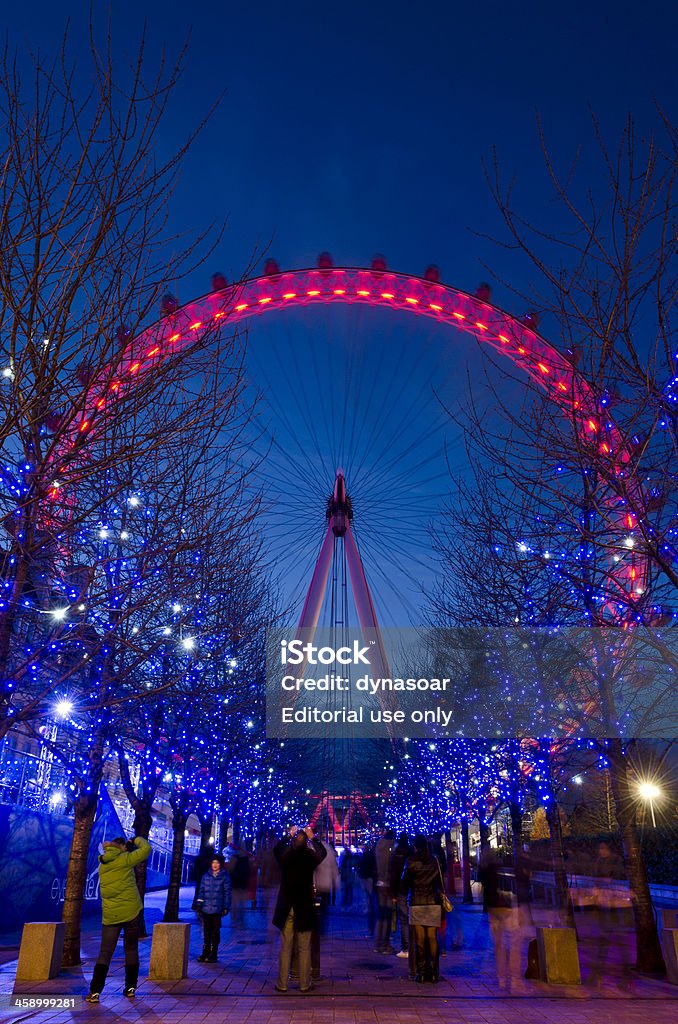 London Eye и рождественские огни, ночь, Южный Банк - Стоковые фото Лондонский Глаз роялти-фри