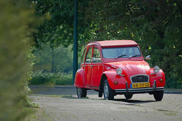 citroen 2cv - citroën 2cv стоковые фото и изображения