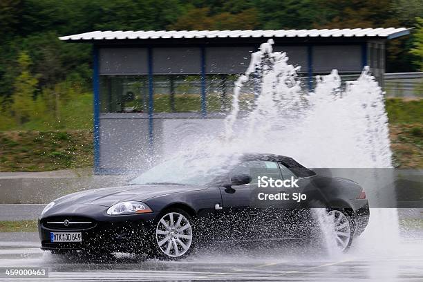 Jaguar Xkr Ausrutschen Stockfoto und mehr Bilder von Ausrutschen - Ausrutschen, Auto, Wasser