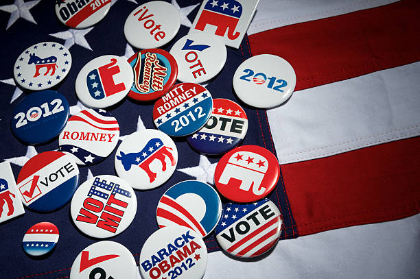 barack obama mitt romney repubblicano democratico elezioni presidenziali americane pulsanti - mitt romney immagine foto e immagini stock