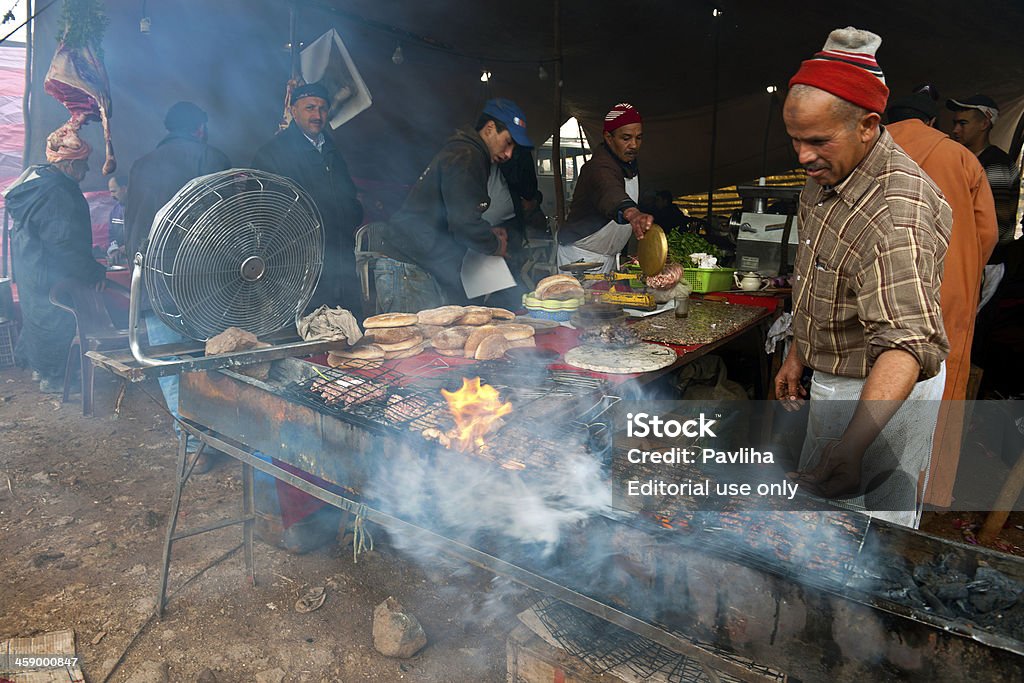No mercado de comida de Churrasco em Azrou Marrocos África - Royalty-free Comida Foto de stock