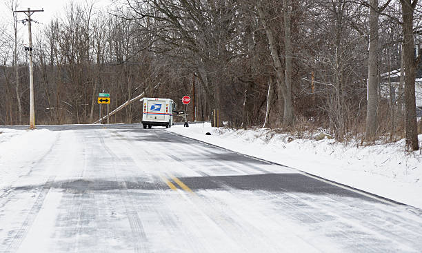 wiejskich us postal service delivery - isweather2013 zdjęcia i obrazy z banku zdjęć