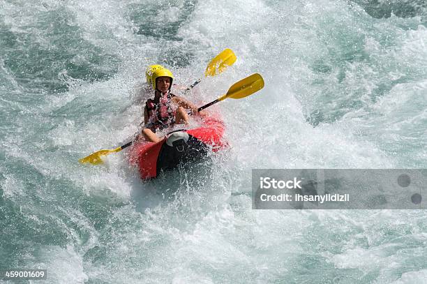 Rafting Foto de stock y más banco de imágenes de Accesorio de cabeza - Accesorio de cabeza, Actividad, Actividad al aire libre