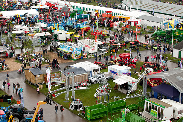 tendas e exposições no show agrícola - agricultural fair - fotografias e filmes do acervo