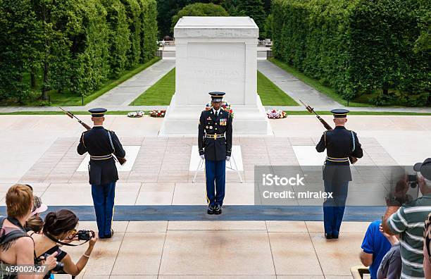 Alterar Guarda Túmulo Do Soldado Desconhecido Em Arlington Virgínia Eua - Fotografias de stock e mais imagens de Túmulo do Soldado Desconhecido - Arlington