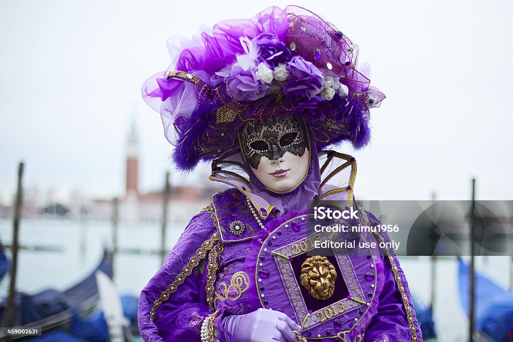 Máscara no Carnaval de Veneza 2013 em St. Mark's basin - Foto de stock de 2013 royalty-free