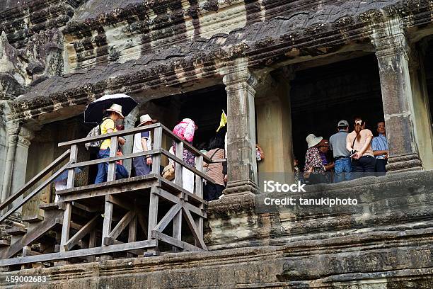 Foto de Turismo Em Angkor Wat e mais fotos de stock de Angkor - Angkor, Angkor Wat, Anos 1100