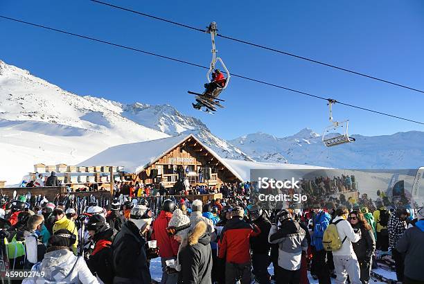 Apres Ski - zdjęcia stockowe i więcej obrazów Apres ski - Apres ski, Bar - Lokal gastronomiczny, Narta