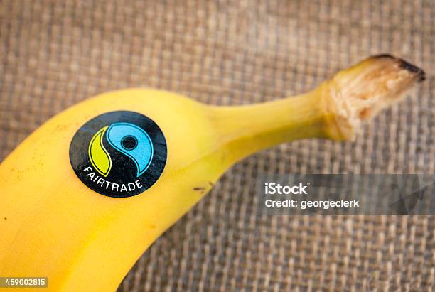 Foto de Macro Fairtrade Banana e mais fotos de stock de Etiqueta - Mensagem - Etiqueta - Mensagem, Fruta, Dilema moral