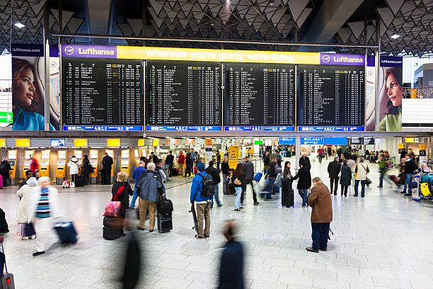 중세탑 프랑크푸르트 공항, 터미널 1, 독일 - frankfurt international airport 뉴스 사진 이미지