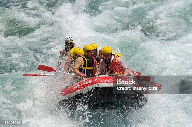 Flisactwo - zdjęcia stockowe i więcej obrazów Rafting rzekami górskimi - Rafting rzekami górskimi, Rafting, Praca zespołowa